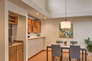 909 N 35th St, Seattle, WA 98103 - Photo 11