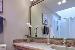 909 N 35th St, Seattle, WA 98103 - Photo 21