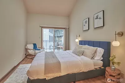 909 N 35th Street #402, Seattle, WA 98103 - Photo 11