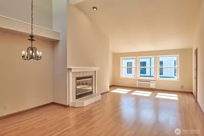 909 N 35th Street #402, Seattle, WA 98103 - Photo 5