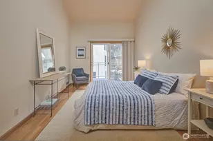 909 N 35th St, Seattle, WA 98103 - Photo 17