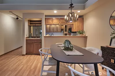 909 N 35th Street #402, Seattle, WA 98103 - Photo 7