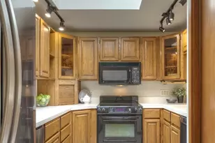 909 N 35th St, Seattle, WA 98103 - Photo 13