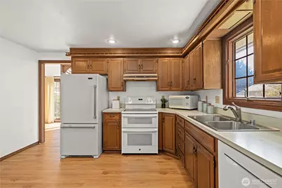 1825 Rainier Court, Sumner, WA 98390 - Photo 13