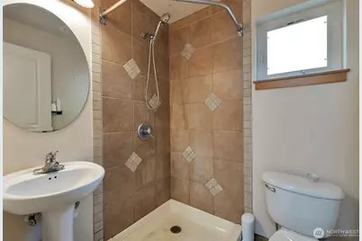 2221 E Spruce Street, Seattle, WA 98122 - Photo 17