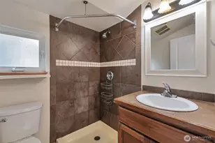 2221 E Spruce St, Seattle, WA 98122 - Photo 25