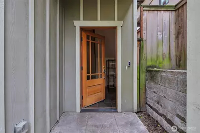 2221 E Spruce Street, Seattle, WA 98122 - Photo 3