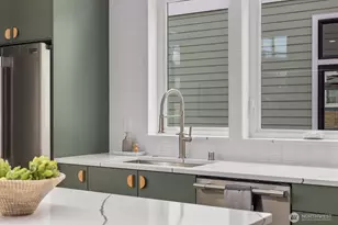 524 NE 89th St, Seattle, WA 98115 - Photo 9