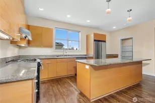 738 N 185th St, Shoreline, WA 98133 - Photo 17