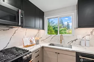 10925 NE 117th Pl, Kirkland, WA 98034 - Photo 9