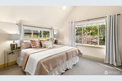 3431 Meridian Avenue N, Seattle, WA 98103 - Photo 13