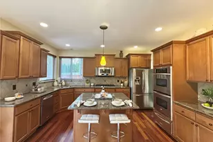 762 Ilwaco Pl NE, Renton, WA 98059 - Photo 5