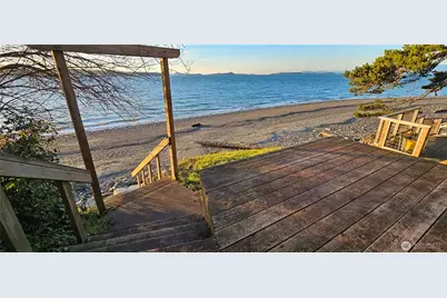 303 Arrowhead Point Lane, Camano Island, WA 98282 - Photo 27