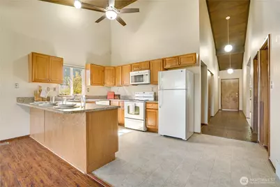 3023 Bridgeport Way W #B, University Place, WA 98466 - Photo 9