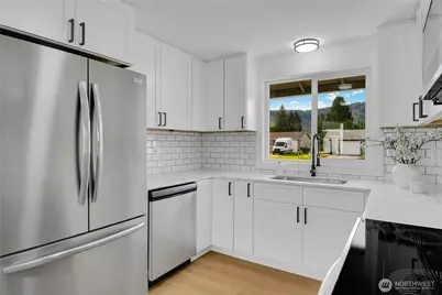 1006 Fidalgo Street, Sedro Woolley, WA 98284 - Photo 9