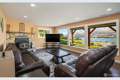 621 Mountain View Dr, Chelan, WA 98816 - Photo 17