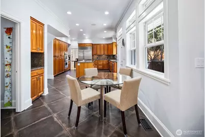 6030 Ann Arbor Avenue NE, Seattle, WA 98115 - Photo 11