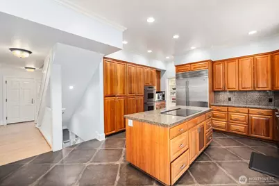 6030 Ann Arbor Avenue NE, Seattle, WA 98115 - Photo 13