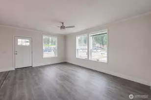 2101 Glacier St, Enumclaw, WA 98022 - Photo 3