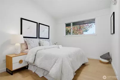 527 N 200th Street, Shoreline, WA 98133 - Photo 17