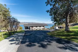 4056 Lakeveiw Pl, Chelan, WA 98816 - Photo 5