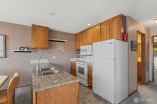 4056 Lakeveiw Pl, Chelan, WA 98816 - Photo 11
