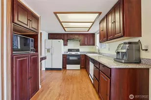 11208 SE 234th St, Kent, WA 98031 - Photo 9