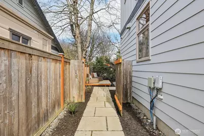 8410 17th Avenue SW #3, Seattle, WA 98106 - Photo 7