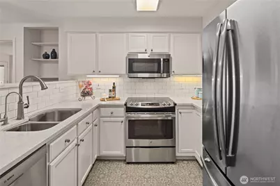 4133 224th Place SE #302, Issaquah, WA 98029 - Photo 11