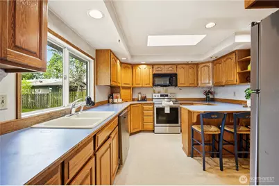 1409 N 135th Pl, Seattle, WA 98133 - Photo 11