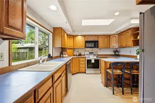 1409 N 135th Pl, Seattle, WA 98133 - Photo 11