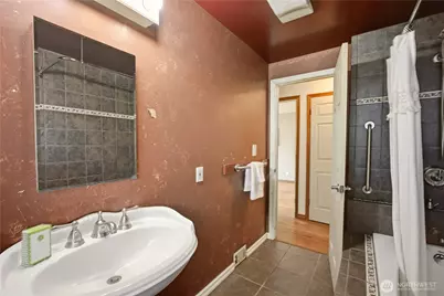 1409 N 135th Pl, Seattle, WA 98133 - Photo 19