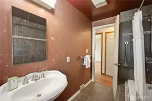 1409 N 135th Pl, Seattle, WA 98133 - Photo 19