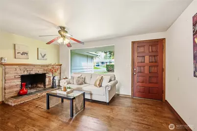 1409 N 135th Pl, Seattle, WA 98133 - Photo 7