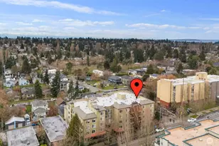 8745 Greenwood Ave N, Seattle, WA 98103 - Photo 21