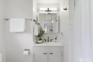 111 NW 180th St, Shoreline, WA 98177 - Photo 17