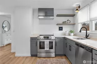 909 N 170th St, Shoreline, WA 98133 - Photo 13