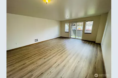 8830 Nesbit Avenue N, Seattle, WA 98103 - Photo 19