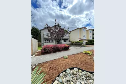 8830 Nesbit Avenue N, Seattle, WA 98103 - Photo 9