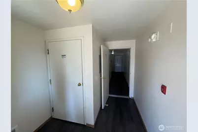 8830 Nesbit Avenue N, Seattle, WA 98103 - Photo 27