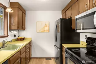 10317 Roosevelt Way NE, Seattle, WA 98125 - Photo 13