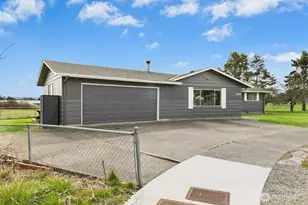 335 SW 4th Ave, Oak Harbor, WA 98277 - Photo 3