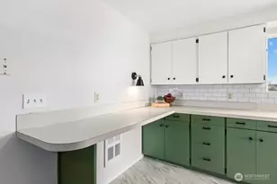 335 SW 4th Ave, Oak Harbor, WA 98277 - Photo 9