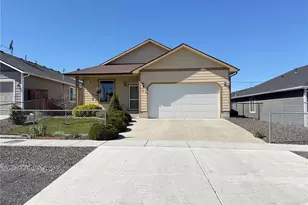 27 S Ginko St, Soap Lake, WA 98851 - Photo 1