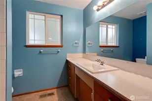 12019 Bingham Ave E, Tacoma, WA 98446 - Photo 17