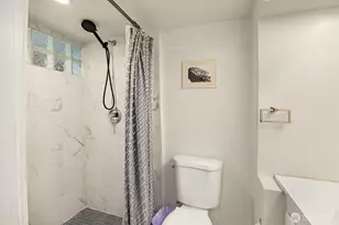 826 NE 80th St, Seattle, WA 98115 - Photo 17