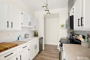 2117 N 107th St, Seattle, WA 98133 - Photo 9