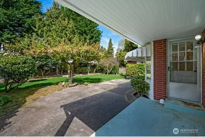 3227 Magnolia Boulevard W, Seattle, WA 98199 - Photo 15