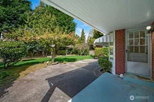 3227 Magnolia Blvd W, Seattle, WA 98199 - Photo 15