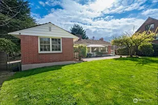 3227 Magnolia Blvd W, Seattle, WA 98199 - Photo 17